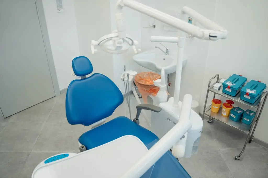 Interior de consultório odontológico moderno em Curitiba