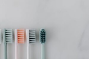 Escovas de dente para prevenção de erosão dental e cuidados com o esmalte