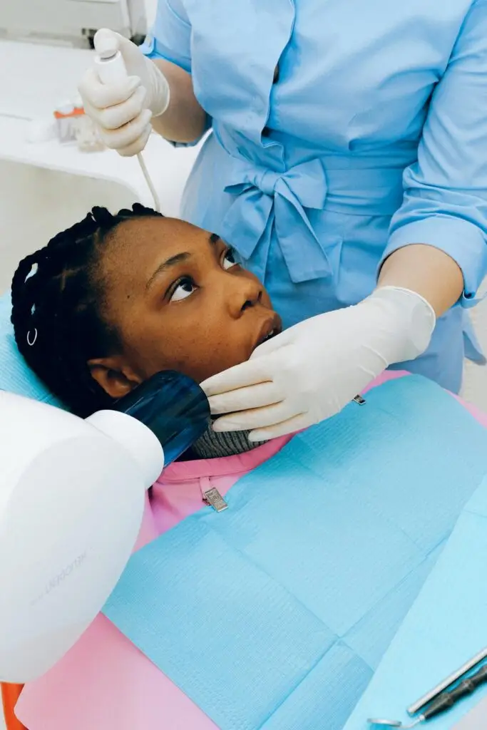 Radiografia panorâmica mostrando dente do siso incluso