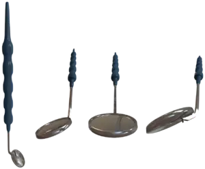 Espelho dental refletindo gengiva para diagnóstico de gengivite e periodontite